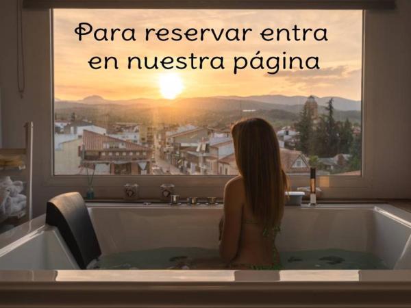 A la foto es mostra l'objecte *Penyagolosa Suite* Gegant de Pedra situat a la ciutat de Adzaneta.