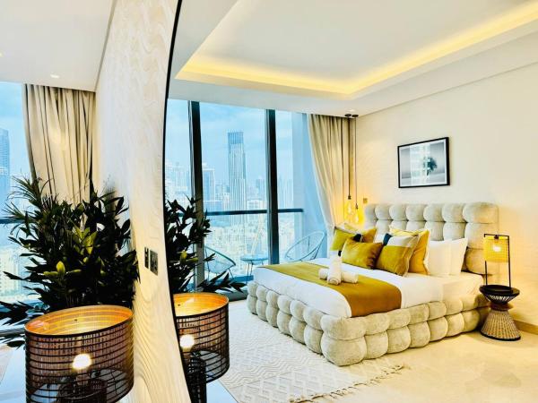 På billedet ses objektet Chic Studio with Burj Views at Sterling by Omniyat beliggende i byen Dubai.