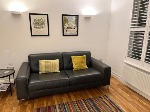 ***Spotless, Bright 1 Double Bed Apartment***, Bath