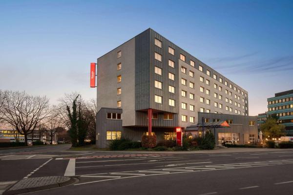På bilden syns objektet Ramada by Wyndham Bottrop City som ligger i staden Bottrop.