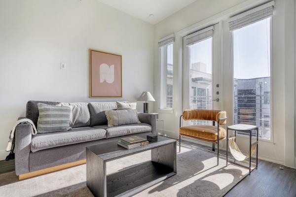 A la foto es mostra l'objecte Highlands 2br w pool wd gym great location ATX-200 situat a la ciutat de Austin.