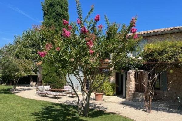 A la foto es mostra l'objecte La Pergoline - Large renovated farmhouse with pool and jacuzzi situat a la ciutat de Roussillon.