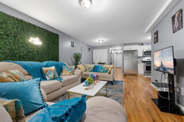 A la foto es mostra l'objecte FaithInn - 3 Bed 2 Bath Near EWR/ Downtown/ NYC situat a la ciutat de Newark.