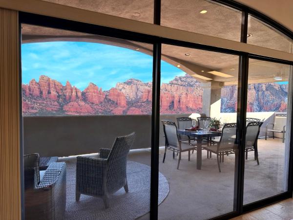 A la foto es mostra l'objecte Red Rock Extravaganza! situat a la ciutat de Sedona.