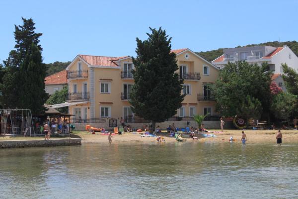 Auf dem Foto ist das Objekt Apartments by the sea Kraj, Pasman - 3460 in der Stadt Pašman zu sehen.