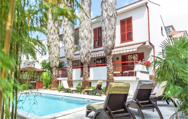 A la foto es mostra l'objecte Family friendly house with a swimming pool Pjescana Uvala, Pula - 21764 situat a la ciutat de Pješčana Uvala.