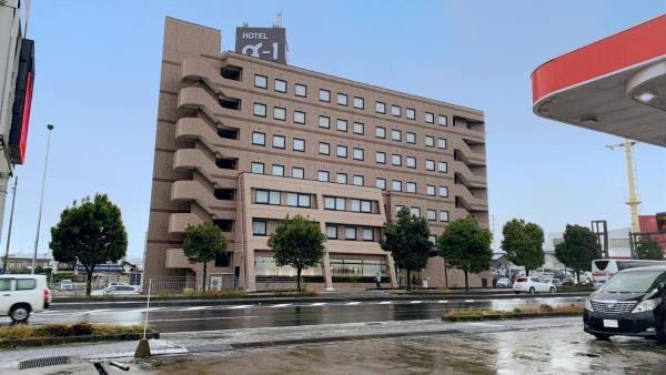 Na fotografii je vidět objekt Hotel Alpha-One Tsuruga Bypass nacházející se ve městě Curuga.