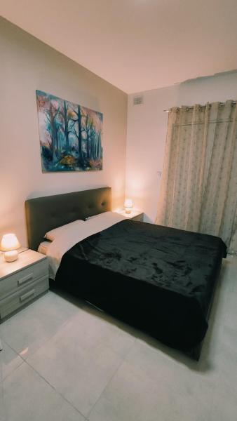 Foto 5: Fairwinds - Double Room with Ensuite - Luqa Airport - Self Check In & Out available
