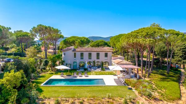 A la foto es mostra l'objecte Villa Bagatelle situat a la ciutat de Grimaud.