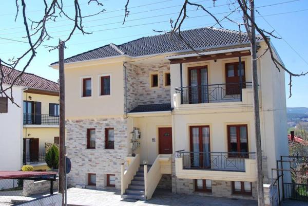 På billedet ses objektet Nikos Apartments beliggende i byen Perama.
