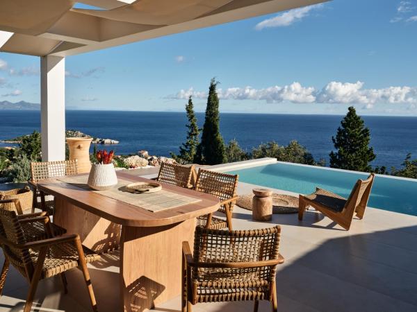 写真にはアイオス・ニコラオス市にあるThelxi's Suite I - Brand New Seaview Suite!が写っています。