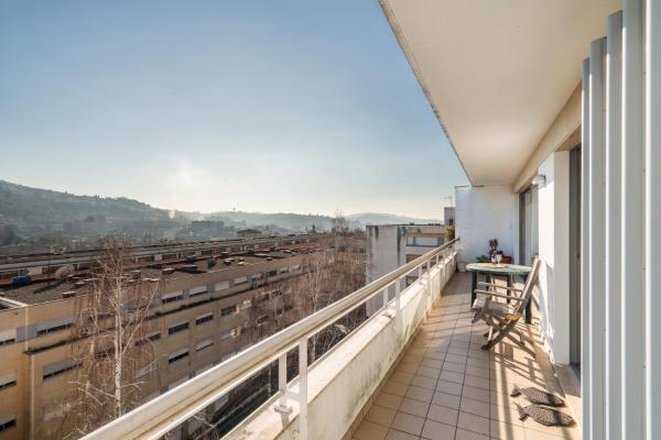 Zdjęcie 5: Host Wise - Homely Large Flat - Balcony