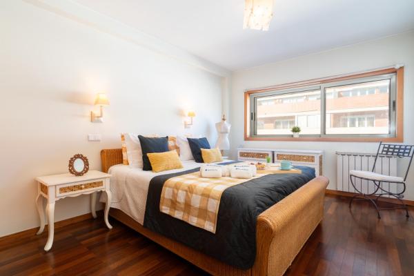 Zdjęcie 9: Host Wise - Homely Large Flat - Balcony