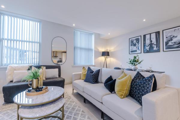 Modern & Stylish Central Home in Leeds Sleeps 5 by PureStay, Leeds