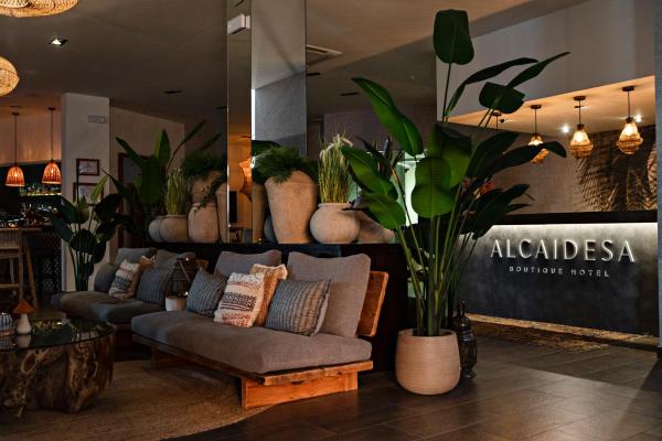 Na zdjęciu widoczny jest obiekt Alcaidesa Boutique Hotel położony w mieście La Alcaidesa.