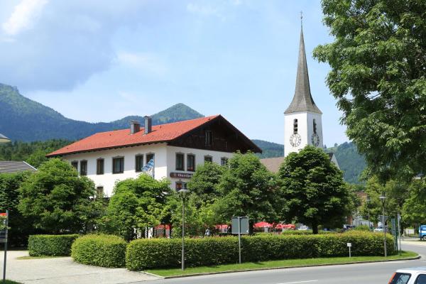 Na fotografii je vidět objekt Gasthof Prinzregent Superior nacházející se ve městě Marquartstein.