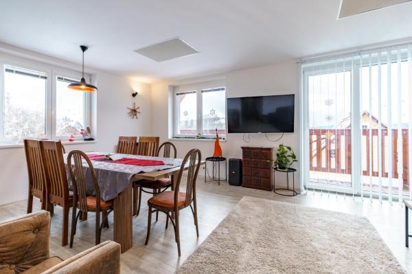På billedet ses objektet APARTMÁN Abertamská Chata beliggende i byen Abertamy.