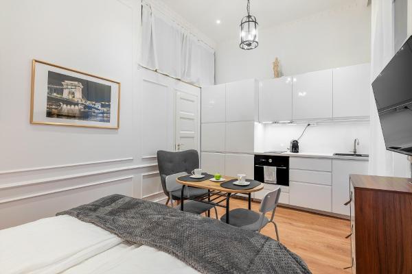 Kuva 6: Classical mini studio with a modern touch!
