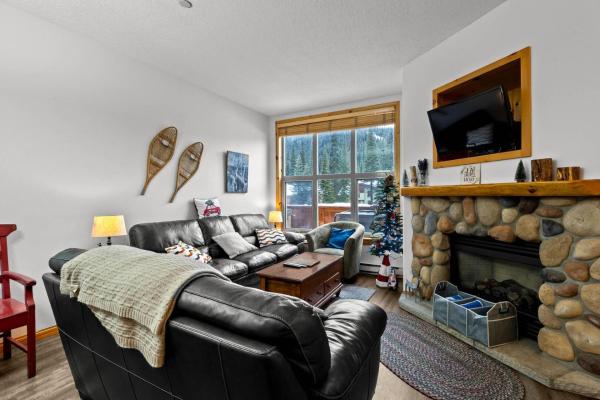 A la foto es mostra l'objecte Crystal Forest #48 By Bear Country situat a la ciutat de Sun Peaks.