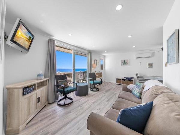 På bilden syns objektet Immaculate Beach Front 2Nd Floor Unit som ligger i staden North Beach Haven.