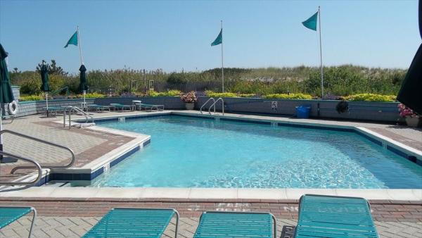 På bildet vises objektet 3 Bedroom 2 Bath Fishery Condo Located On The Ocean Front In Ship Bottom, som ligger i byen Ship Bottom.