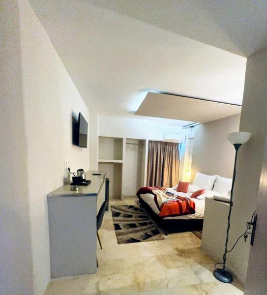 The photo shows the CENTRAL VIEW ΜΙΔΕΙΑ located in the city of Levádeia.