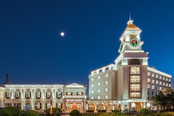 Kuvassa näkyy kohde Moon River Puyue Hotel, joka sijaitsee kaupungissa Peking.