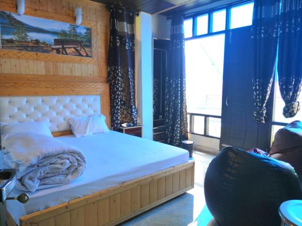 A la foto es mostra l'objecte Waterfall homestay mashobra situat a la ciutat de Mashobra.