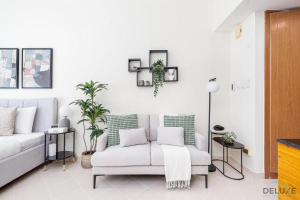 A la foto es mostra l'objecte Comfortable Studio at Lago Vista A Dubai Production City by Deluxe Holiday Homes situat a la ciutat de Dubai.