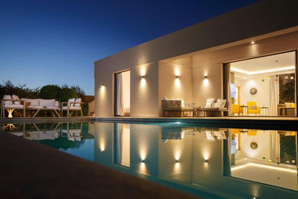 Na fotografii je vidět objekt ADA ADA modern villa with heated private pool next city center nacházející se ve městě Marakéš.