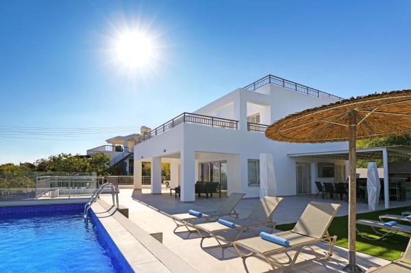 A la foto es mostra l'objecte Cape Panorama Villa situat a la ciutat de Protaras.