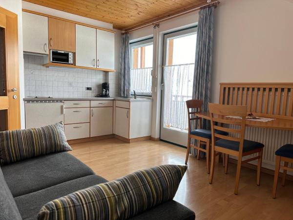 A la foto es mostra l'objecte Appartments Anna situat a la ciutat de Valdaora di Sotto.