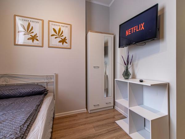 Na zdjęciu widoczny jest obiekt Louvre Loft: Charming Studio in Central Sofia położony w mieście Sofia.