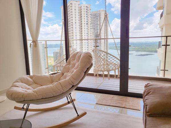 [Beachfront Seaview w Projector] 6-8 Pax, 3 Rooms., Johor Bahru