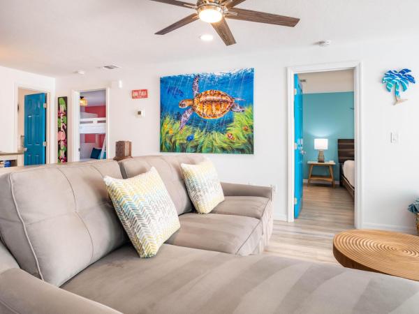 Auf dem Foto ist das Objekt Palm View Lakehouse in der Stadt Holmes Beach zu sehen.