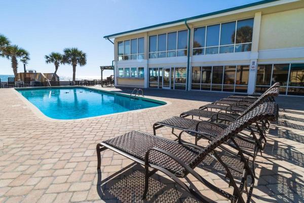 Pool View Efficiency with King Bed 1st Floor photo 7