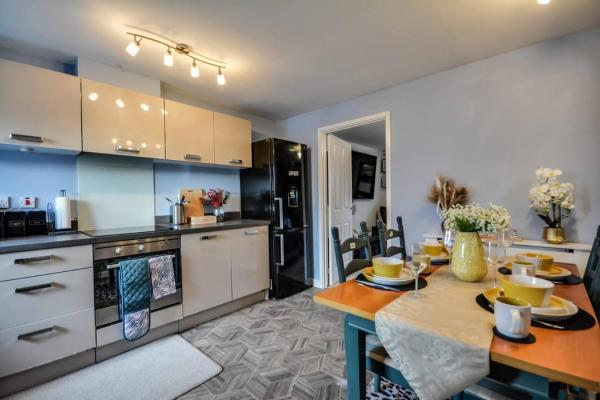 Fotografie 3: Runcorn - House - Sleeps 6 - Parking - Garden
