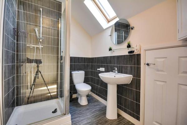 Fotografie 5: Runcorn - House - Sleeps 6 - Parking - Garden