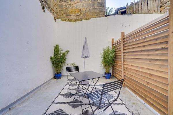A la foto es mostra l'objecte Lovely studio in Chartrons with terrace situat a la ciutat de Bordeus.