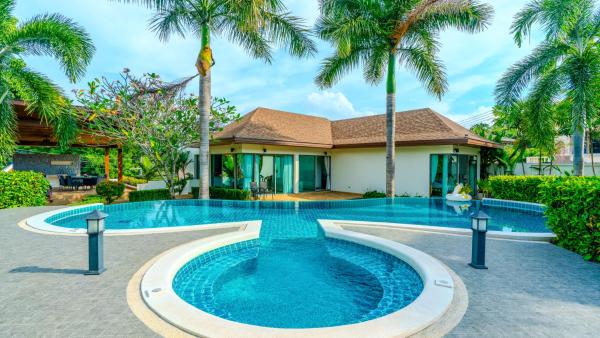 A la foto es mostra l'objecte Poly Villa Naya 3 situat a la ciutat de Rawai Beach.