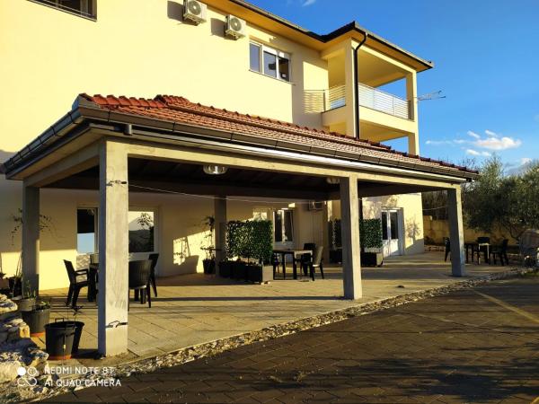 På bildet vises objektet Apartmani Masline Međugorje som ligger i byen Međugorje.
