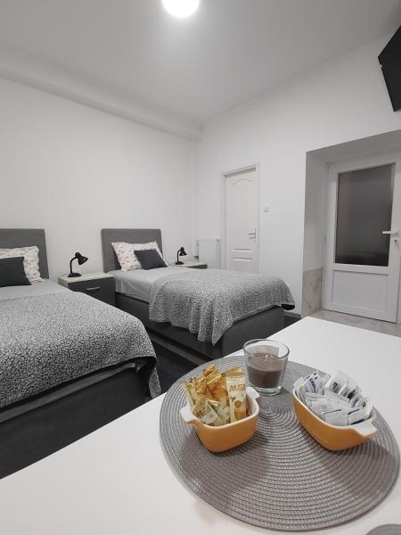 Na fotografii je vidět objekt Apartman Centar Ivanjica nacházející se ve městě Ivanjica.
