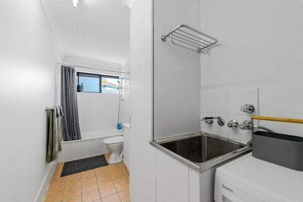 Zdjęcie 7: Spacious & Comfy 2 Bed 2 Bath 2 Car - Auchenflower