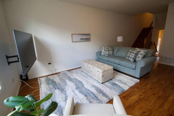 På bildet vises objektet Executive 3 Bedroom townhouse close to the Lake som ligger i byen Hamilton.