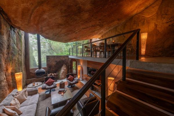 A la foto es mostra l'objecte The Cavern situat a la ciutat de Agrapatana.