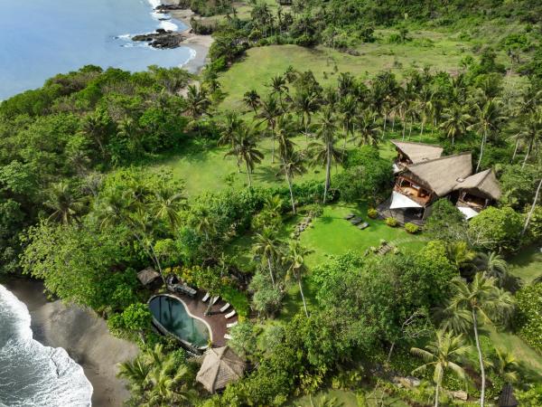 The photo shows the The Cove Bali by Nakula located in the city of Balian.