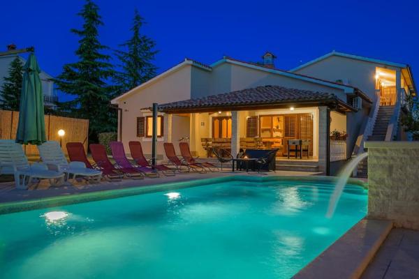 A la foto es mostra l'objecte Villa Rojnići 1 by IstriaLux situat a la ciutat de Orihi.