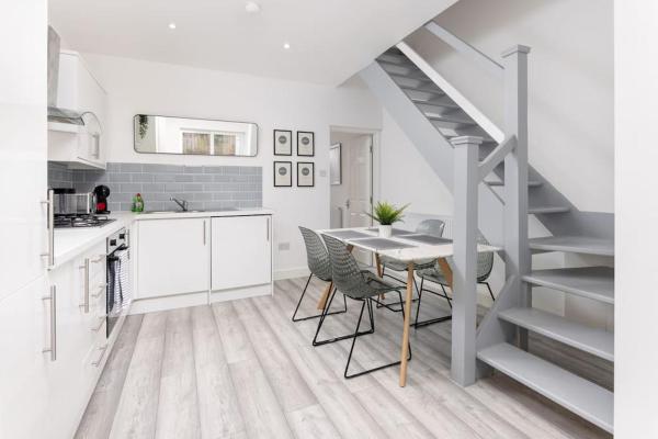Flatzy - Modern 3 Bedroom Home in City Centre, Liverpool