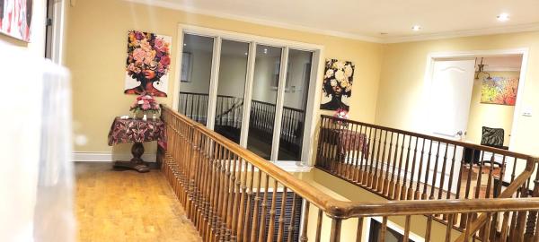 En la foto se muestra el objeto Lady Eden Waterfront Mansion ubicado en la ciudad de Repentigny.