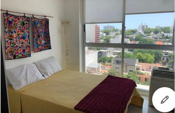 A la foto es mostra l'objecte Studio Park situat a la ciutat de Montevideo.